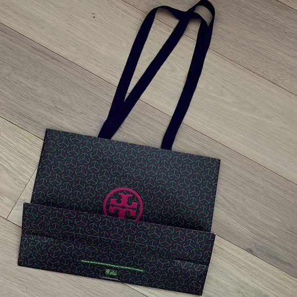 Tory Burch Gift Bag - Picture 5 of 5